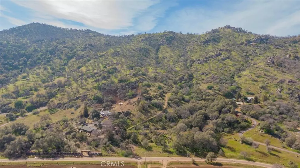 37087 Pebble LN, Squaw Valley, CA 93675