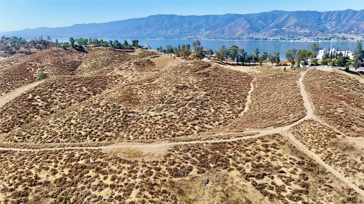 Lake Elsinore, CA 92530,16 Londos