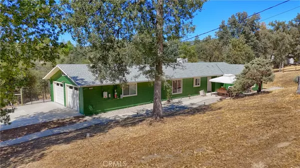 42842 W Oak LN, Oakhurst, CA 93644