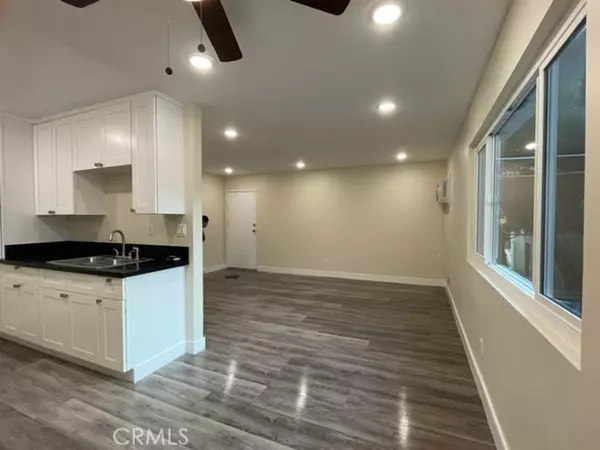 Panorama City, CA 91402,14805 Chase ST #221