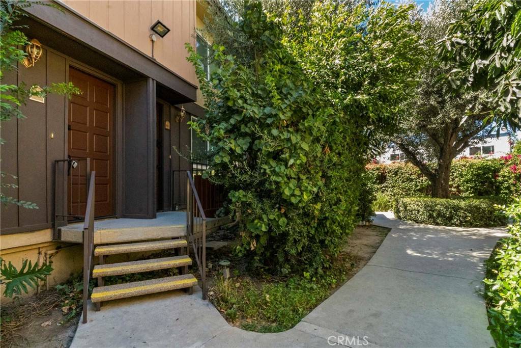 7301 Lennox AVE #B11, Van Nuys, CA 91405