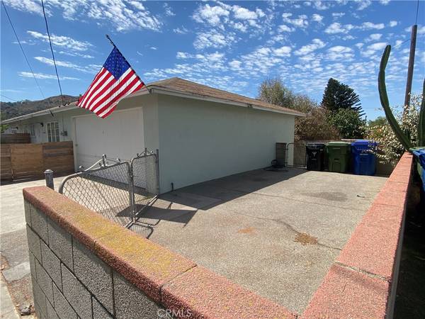 Tujunga, CA 91042,10207 Helendale AVE