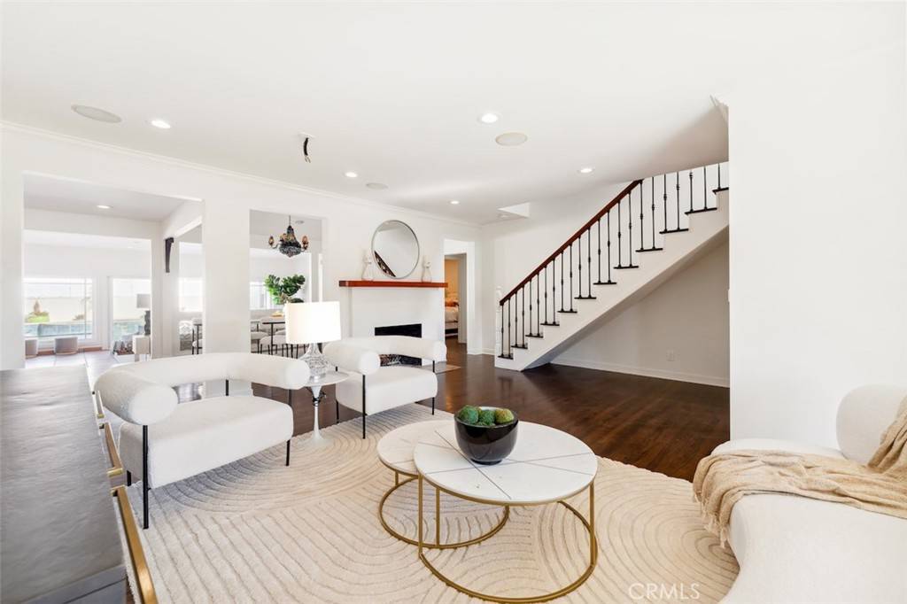Toluca Lake, CA 91602,10525 Woodbridge ST