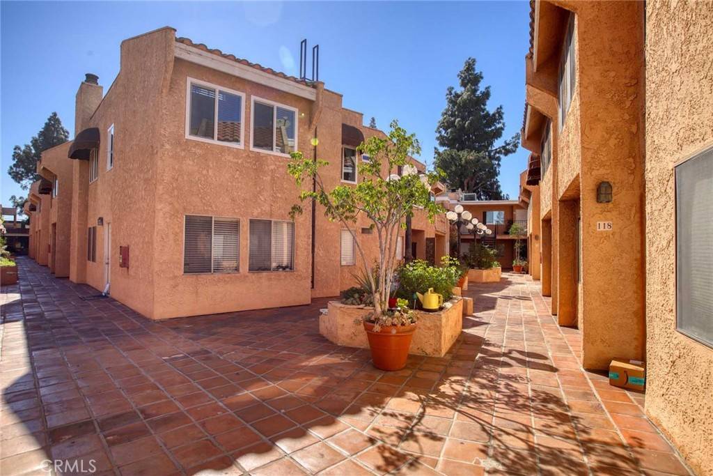 8020 Langdon AVE #211, Van Nuys, CA 91406