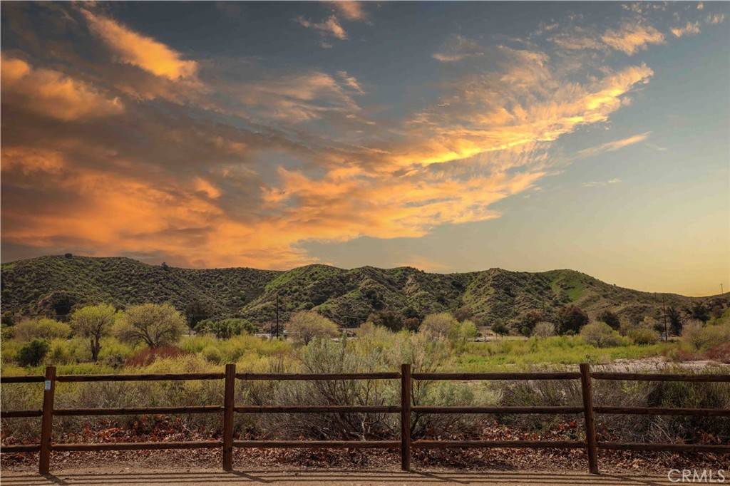 Saugus, CA 91350,22106 Barrington WAY