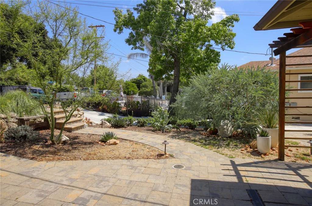 Tujunga, CA 91042,10233 Marcus AVE