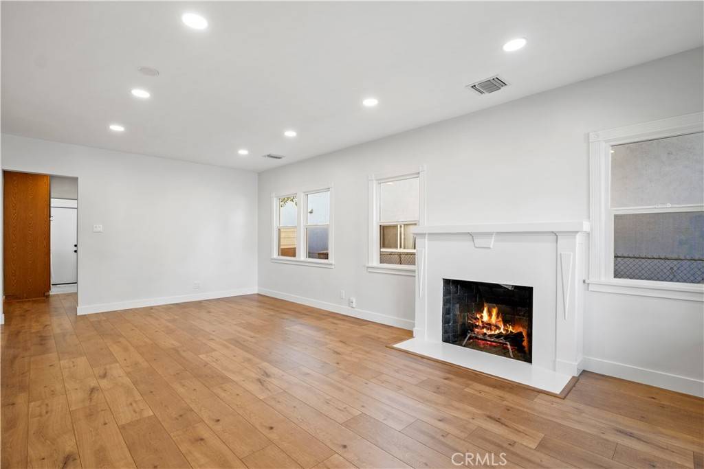 Glendale, CA 91206,1116 E Doran ST