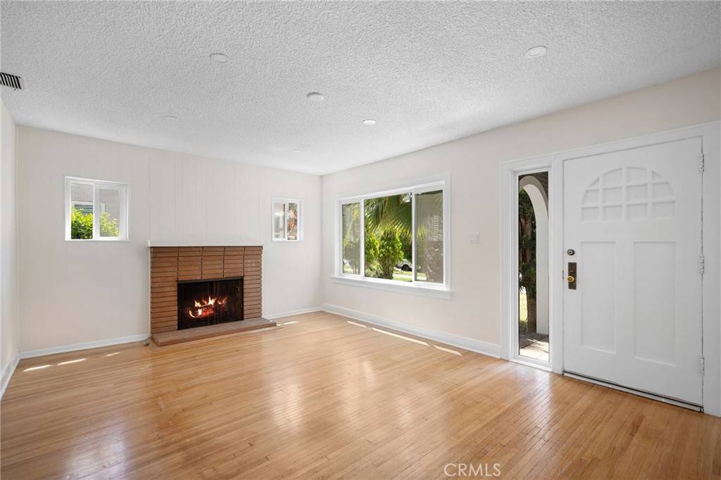 Glendale, CA 91202,635 Palm DR