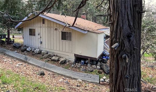 Crestline, CA 92325,25068 Moon DR