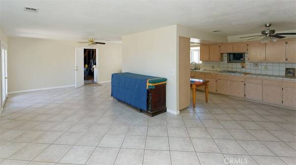 Phelan, CA 92371,10373 Paramount RD