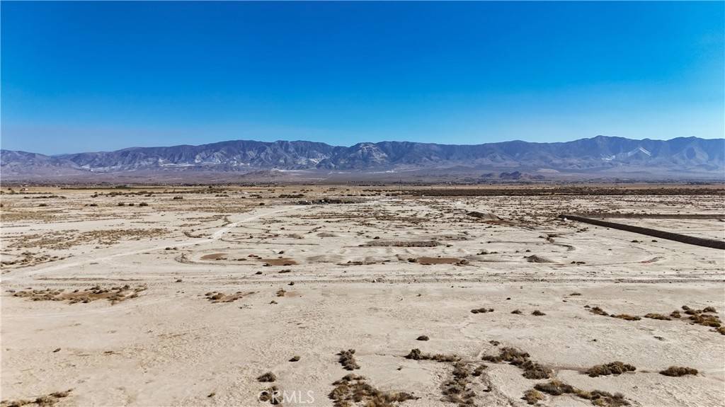 Lucerne Valley, CA 92356,33433 Macdowell DR