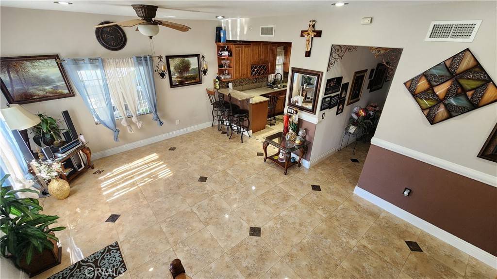 Ventura, CA 93001,215 Comstock DR