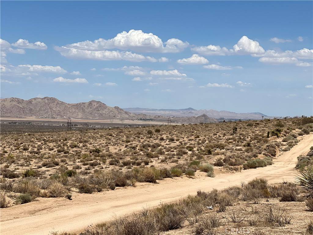 Apple Valley, CA 92308,1 Ocotillo WAY