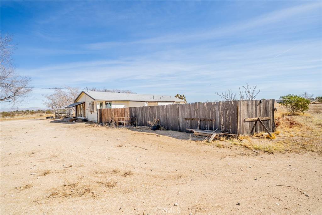 Phelan, CA 92371,11075 Manada RD