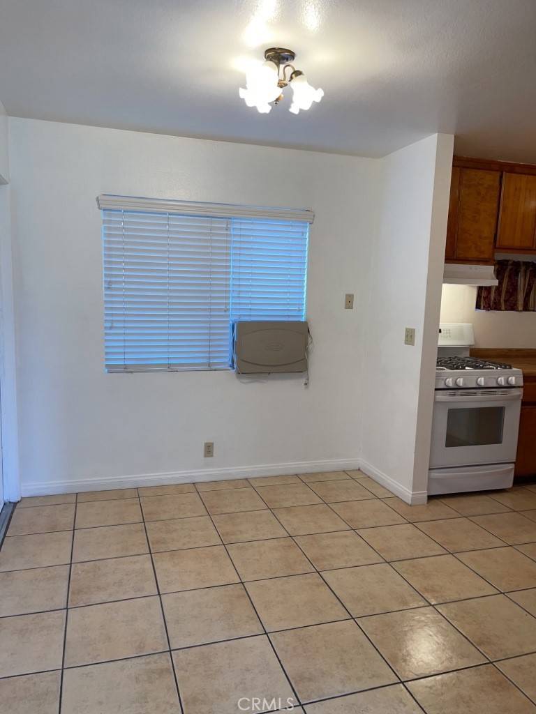 Hesperia, CA 92345,16503 Smoke Tree #1