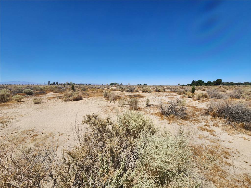 Lancaster, CA 93535,2 AC 122 ST E