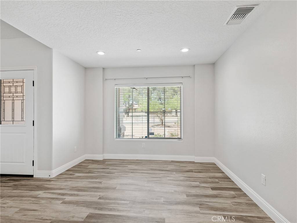 Apple Valley, CA 92307,15679 Tuscola RD