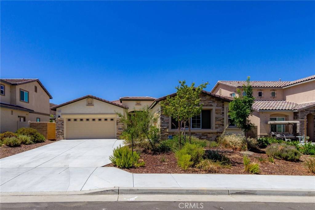 319 Pinnacle ST, Perris, CA 92570