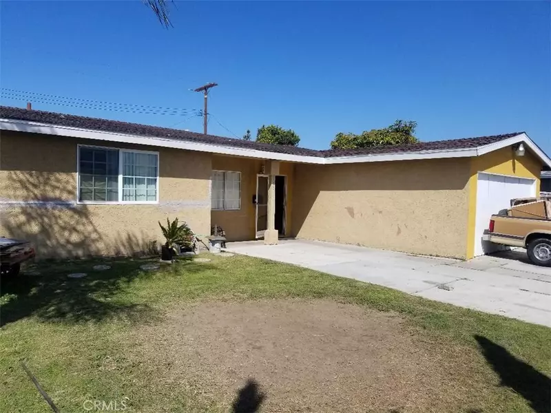 922 Caddy CIR, Santa Ana, CA 92703