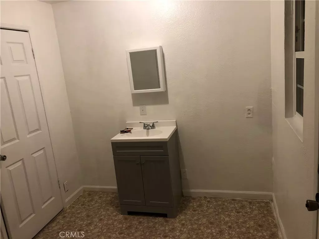 Visalia, CA 93292,141 S Vista ST