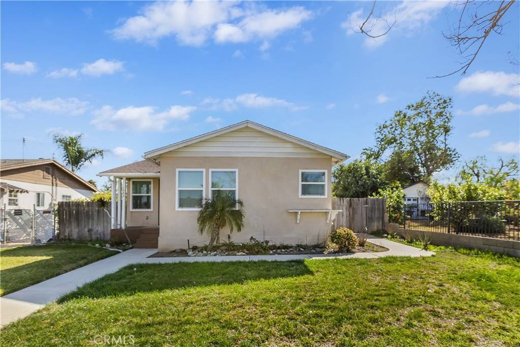 Corona, CA 92882,1042 W 5th ST