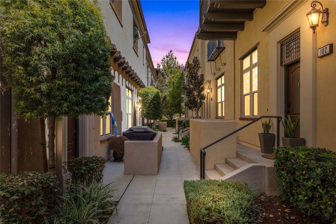 Corona, CA 92883,4429 Owens ST #103