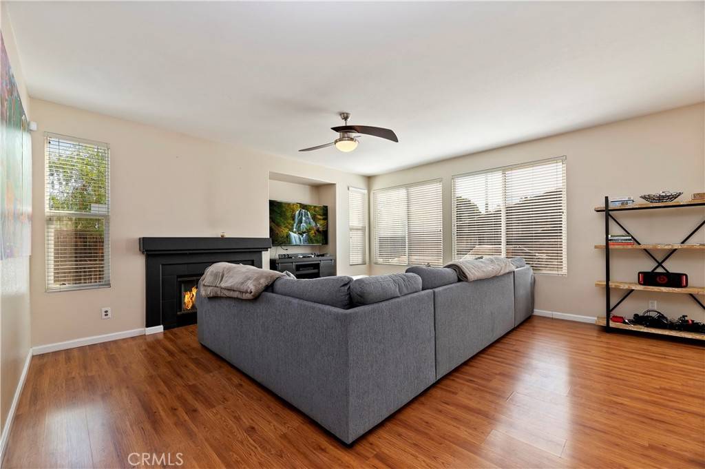 Corona, CA 92883,13289 Mountain View CT