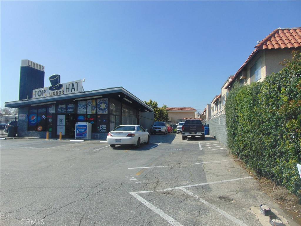 Pomona, CA 91768,565 N Dudley ST