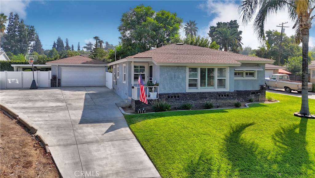 835 Robinhood LN, Redlands, CA 92373