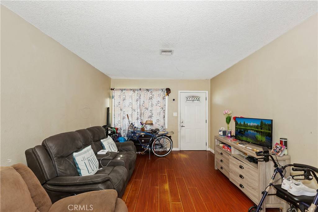Fontana, CA 92335,8963 Laurel AVE