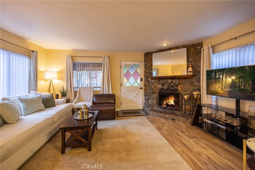 351 Pine LN, Sugarloaf, CA 92386
