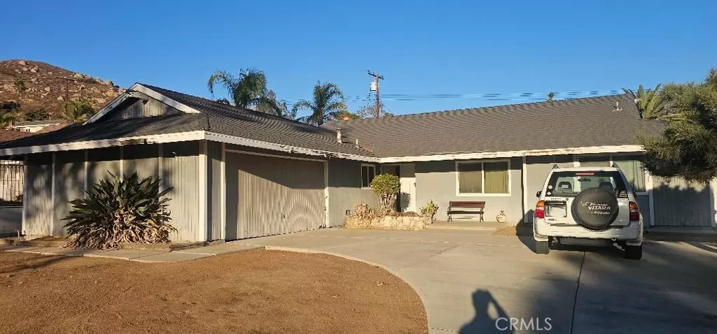 5417 Peacock LN, Riverside, CA 92505