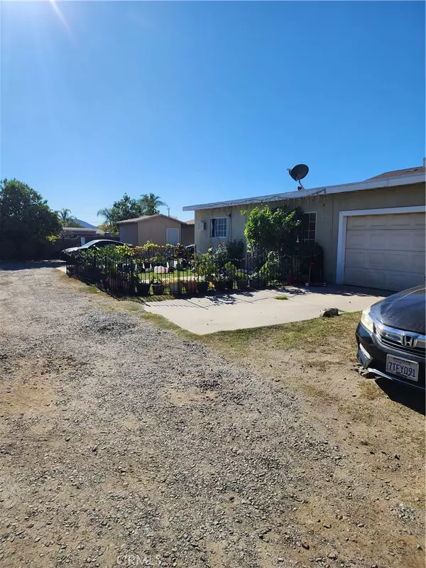 Fontana, CA 92335,17191 Orange WAY