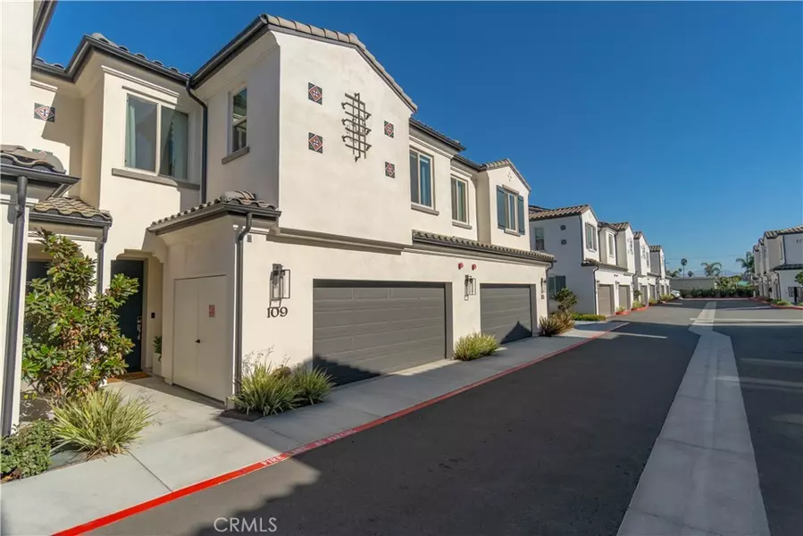 17532 Cameron LN #109, Huntington Beach, CA 92647