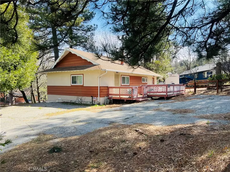 304 Forest CIR, Crestline, CA 92325