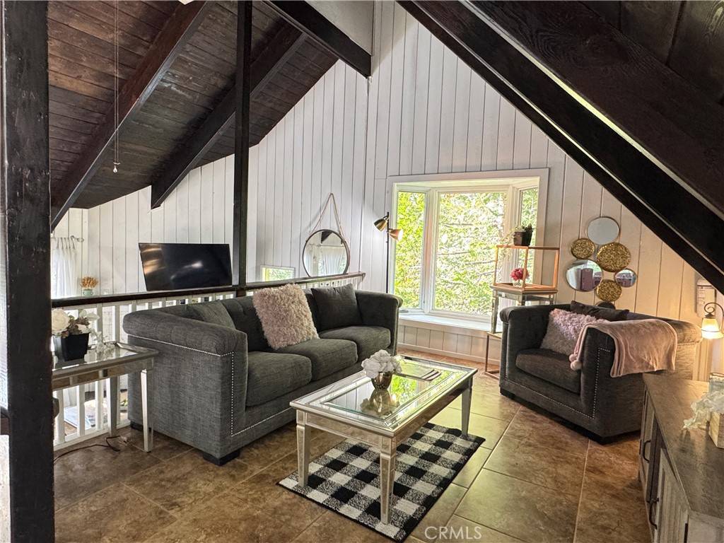 Lake Arrowhead, CA 92352,338 Mittry LN