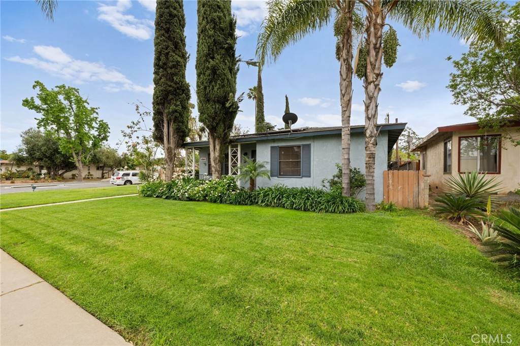 Corona, CA 92882,1044 W Olive St