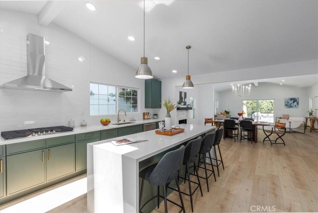 Woodland Hills, CA 91364,20919 De La Guerra ST