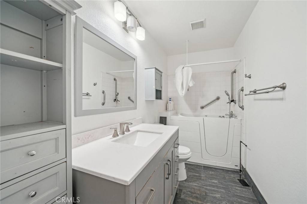 Ontario, CA 91761,2925 Greenbriar DR