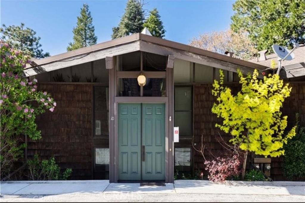 872 Sierra Vista DR, Twin Peaks, CA 92391