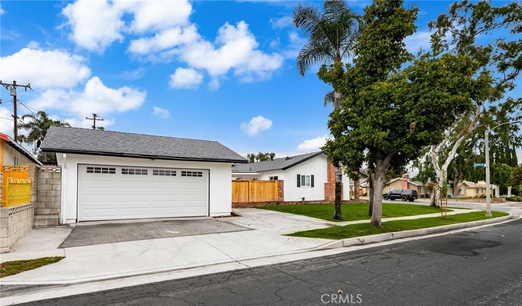 Corona, CA 92882,1905 Davis ST