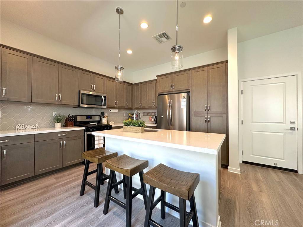 Corona, CA 92883,4173 Horvath ST #104