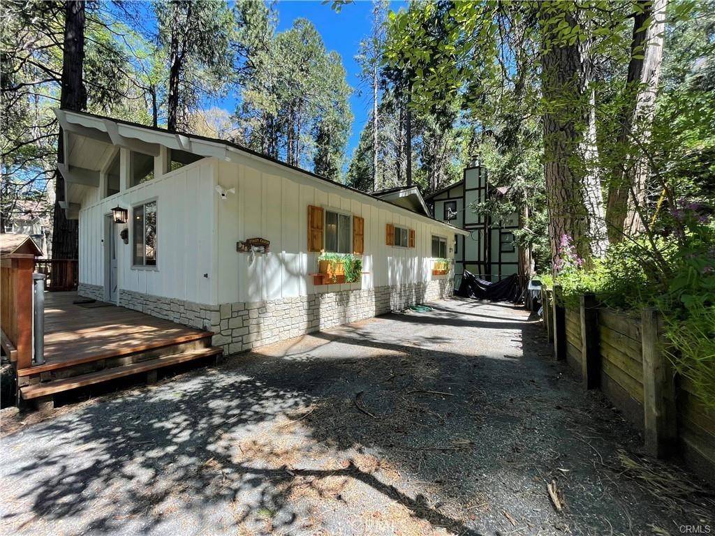 938 Balfrin DR, Crestline, CA 92325