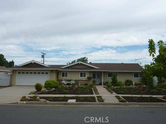 629 W Monterey RD, Corona, CA 92882