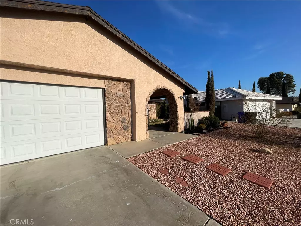 Victorville, CA 92395,13825 Oakmont DR