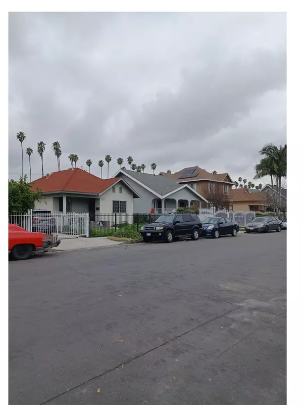 653 E 43rd PL, Los Angeles, CA 90011