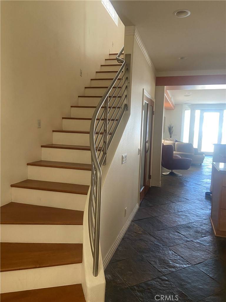 Huntington Beach, CA 92648,217 6th Street