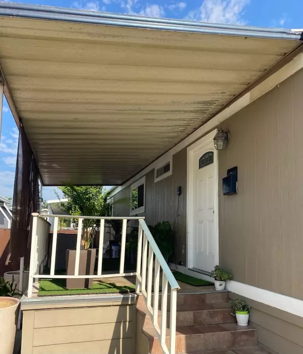 Tustin, CA 92780,104 Malaga #104