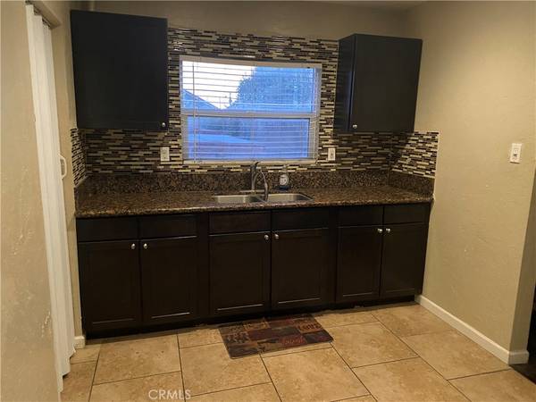 Fontana, CA 92336,17118 Lakeview CT