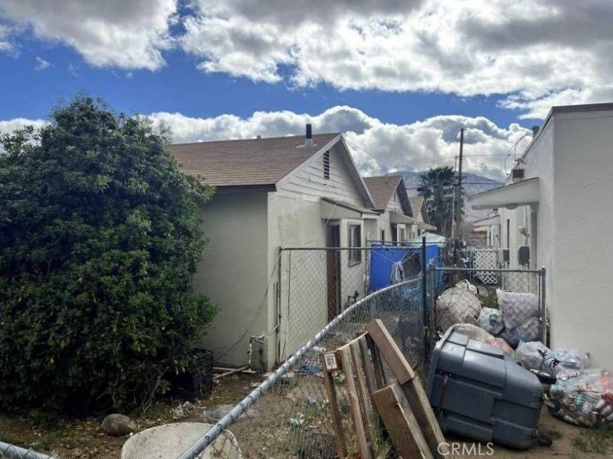 Banning, CA 92220,908 W Hays ST